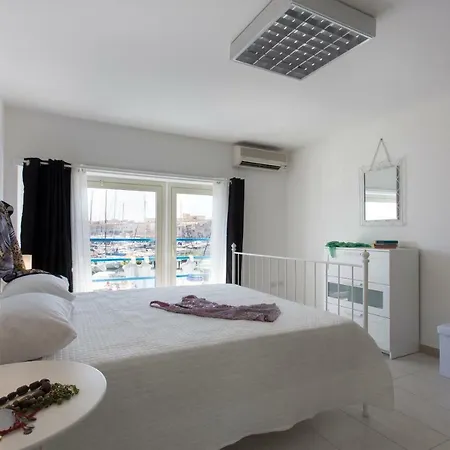 Tyche Apartment *